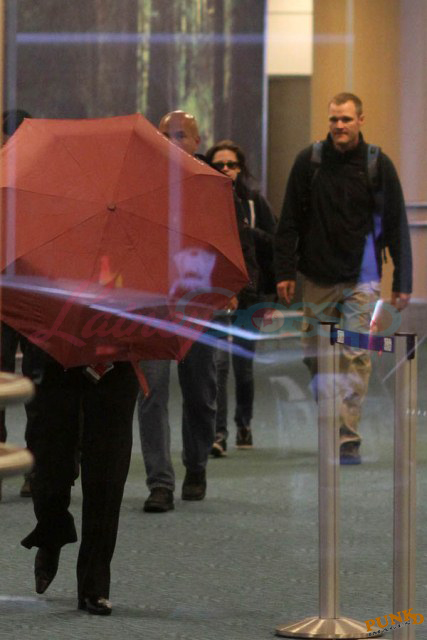 Long lens, no flash, smiles