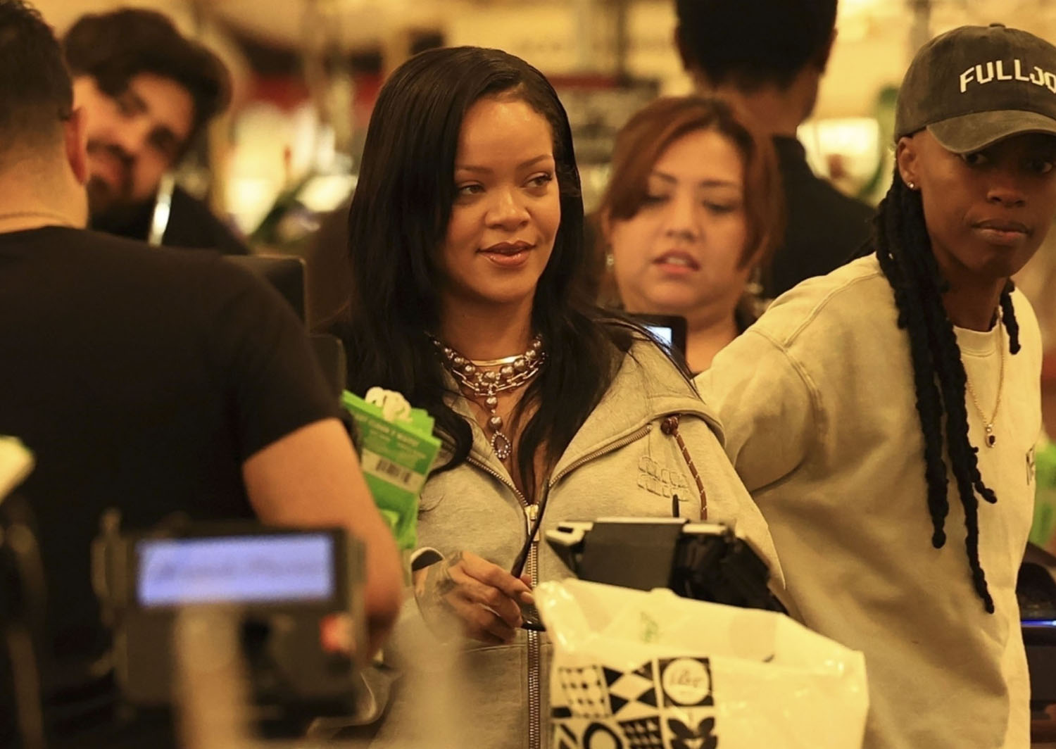 Rihanna comes back for groceries
