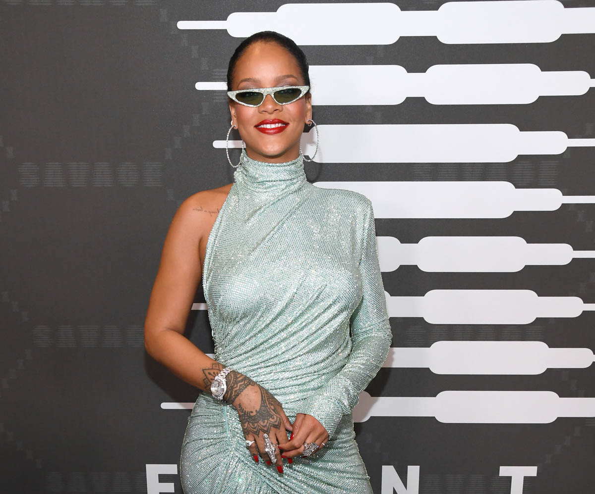 Rihanna disrupts NY Fashion Week