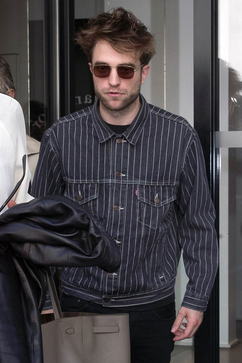 Robert Pattinson and Mia Wasikowska: “the tiny horse you need right now”