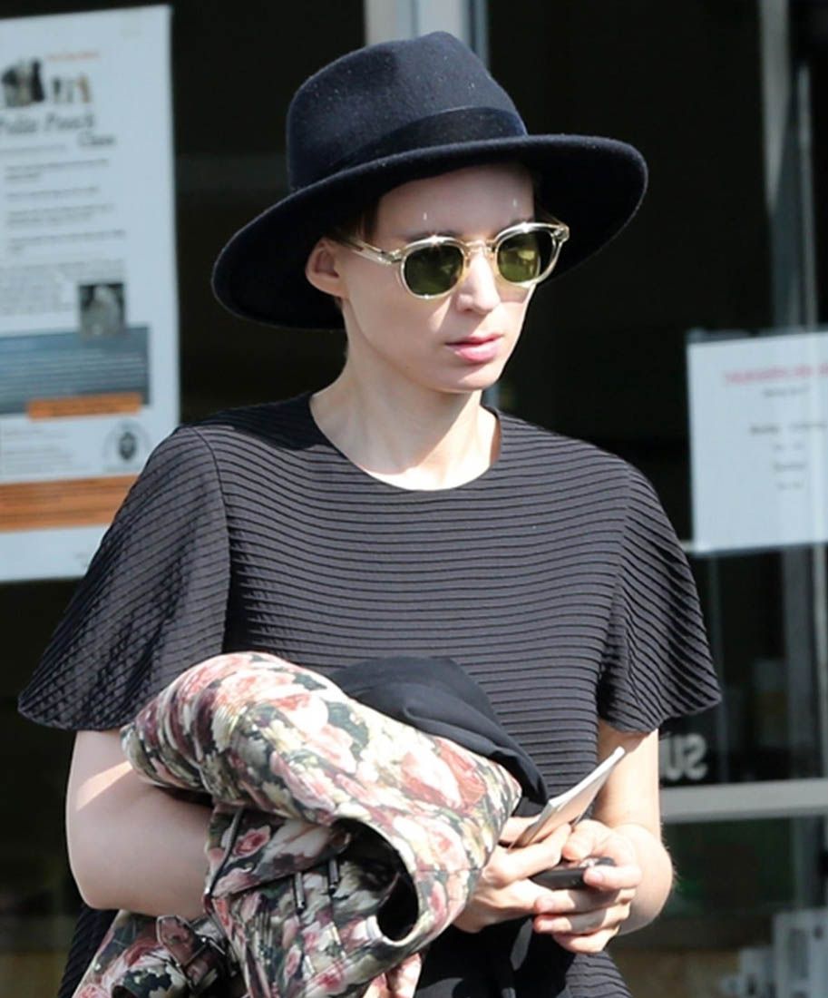 Casey Affleck and Rooney Mara in A Ghost Story