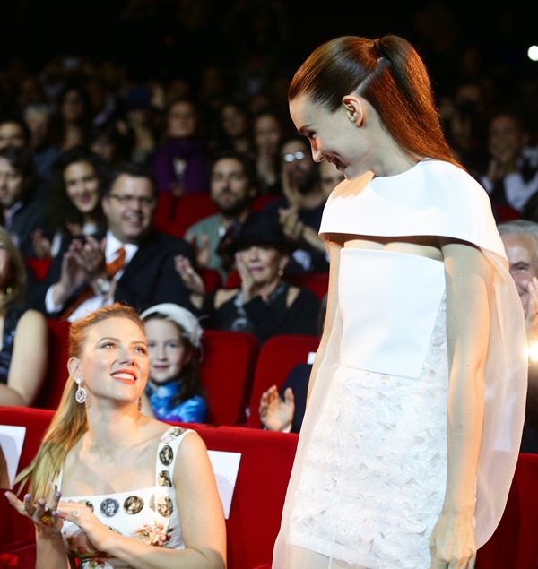 Photo Assumption: Scarjo & Rooney