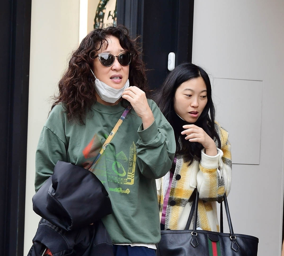 Sandra and Nora go shopping