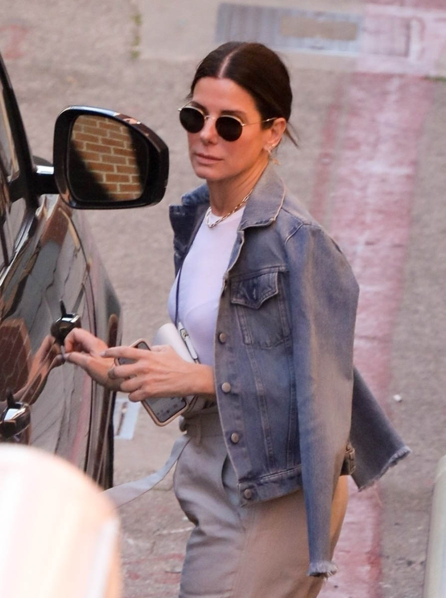 Sandra Bullock’s The Net cosplay, and open calendar