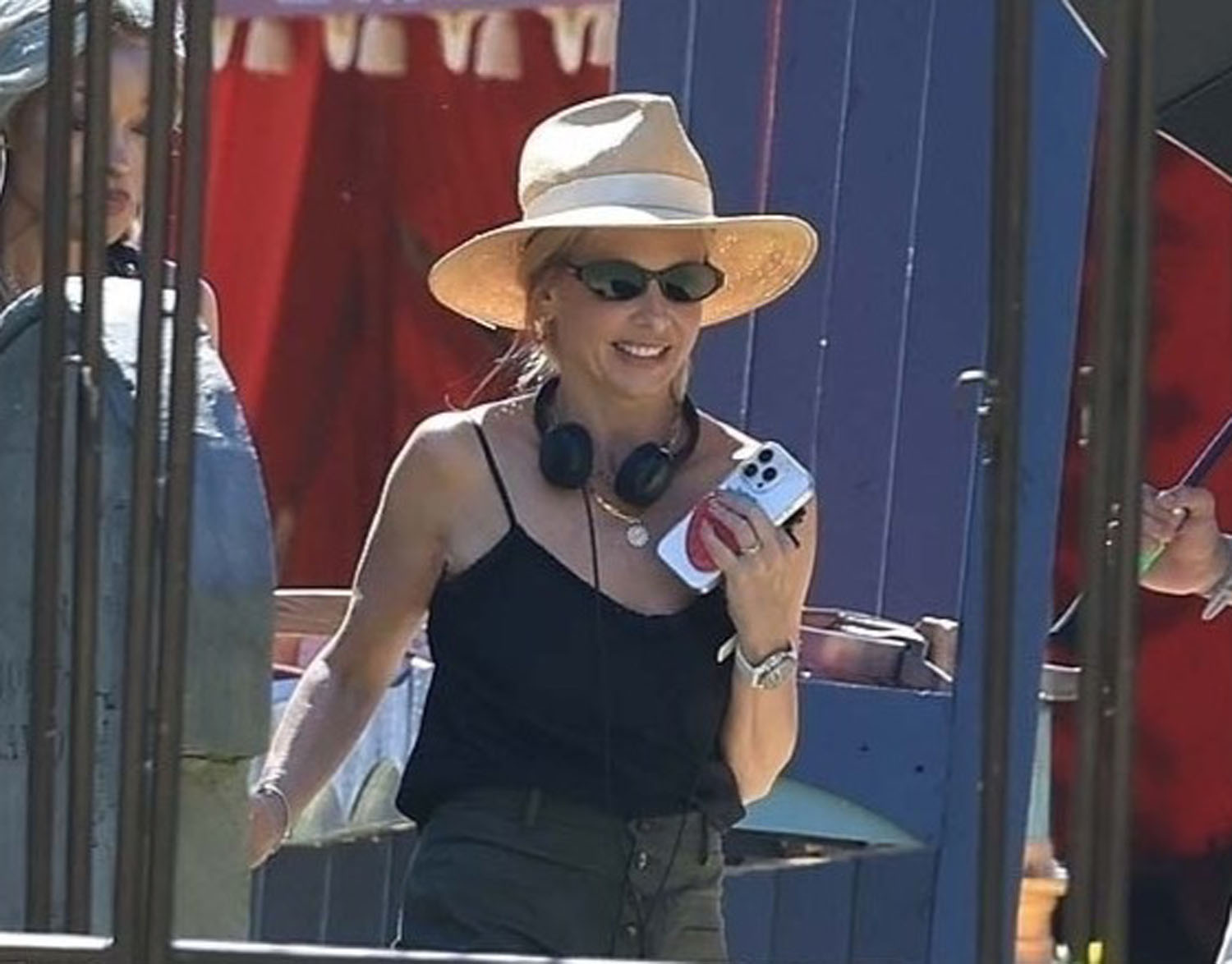 SMG’s telltale accessory on the Buffy set