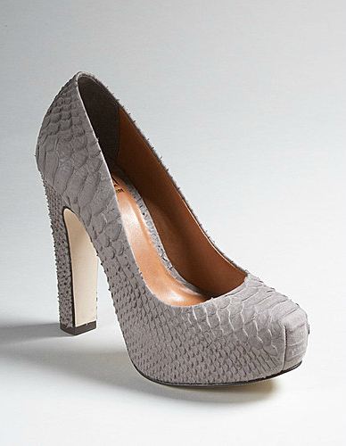 Big shoes, leggings, winter boots