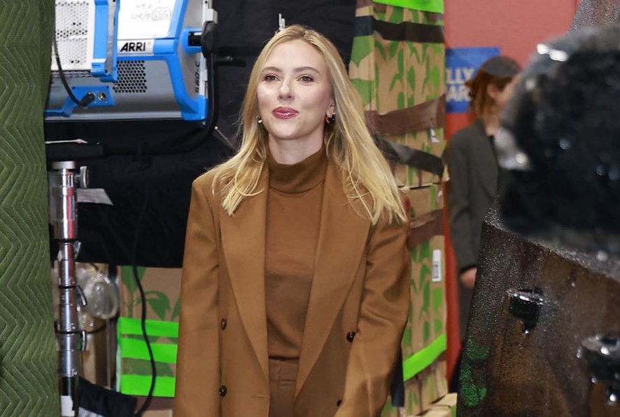 Pre-Thanksgiving with Scarjo, Sienna, and JLaw