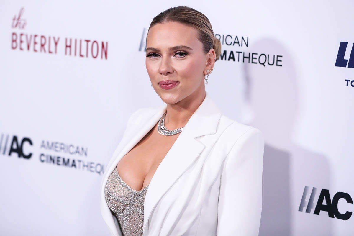 Outfit of the Week: Scarlett Johansson