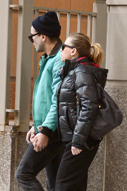 Scarjo is not engaged