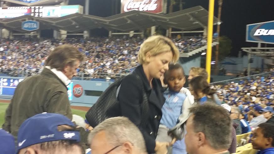 Charlize & Sean: family day at the ballgame
