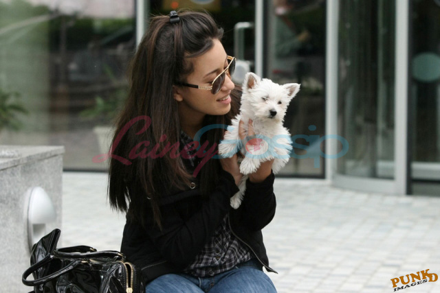 Primary cast at work, supporting cast arrives