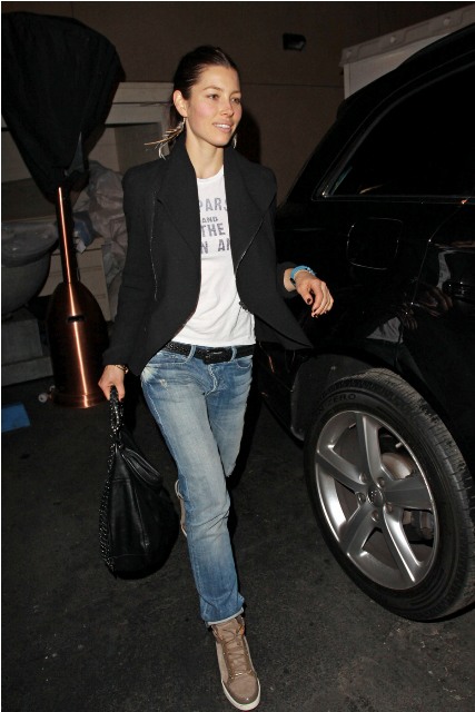 Shelfy’s stylin’ and she gets a job