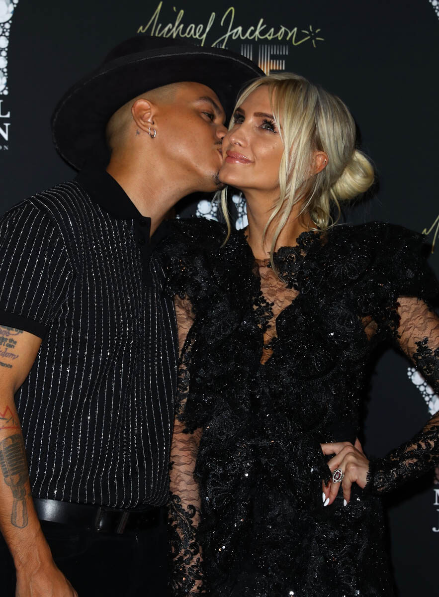 Smutty Social Media, August 30, 2018