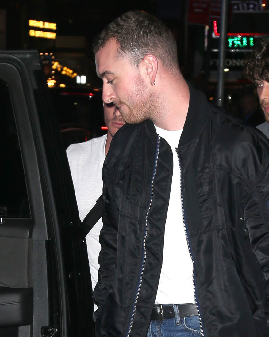 Sam and Brandon kissing