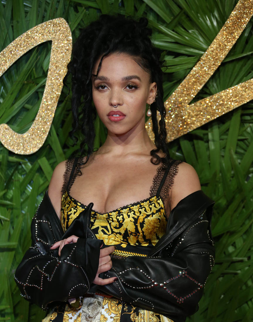 Smutty Social Media, December 8, 2017