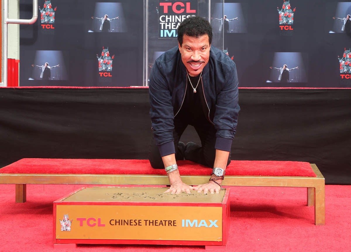 Smutty Social Media, March 8, 2018