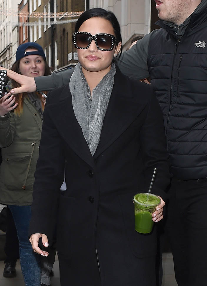 Smutty Social Media, Monday November 9, 2015