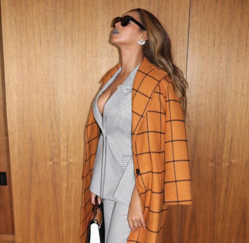 Smutty Social Media, October 23, 2018