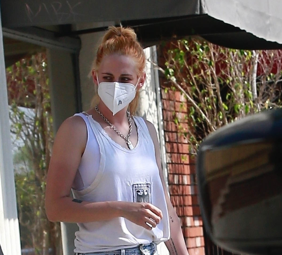 Kristen Stewart dances as Diana