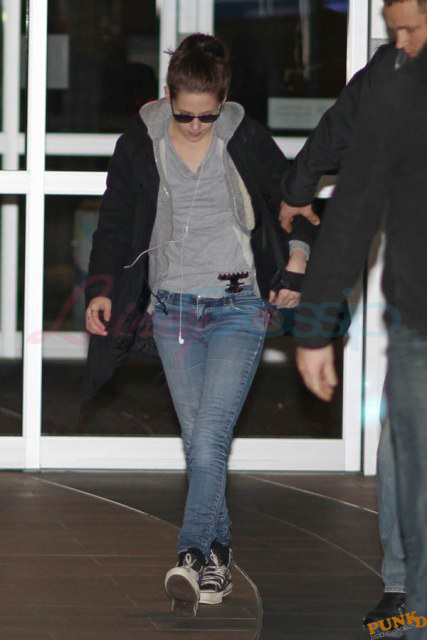 Kristen Stewart: travel week