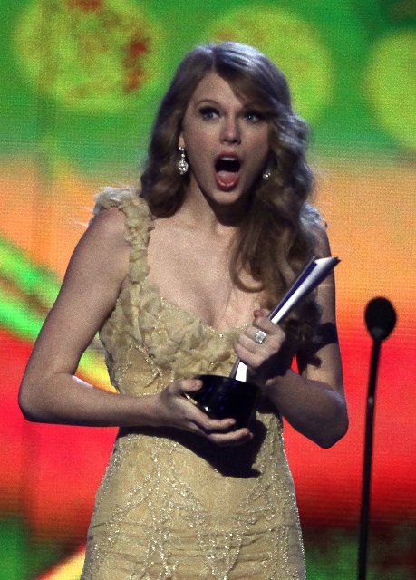 Les Miserables becomes Les Mis ...with Taylor Swift