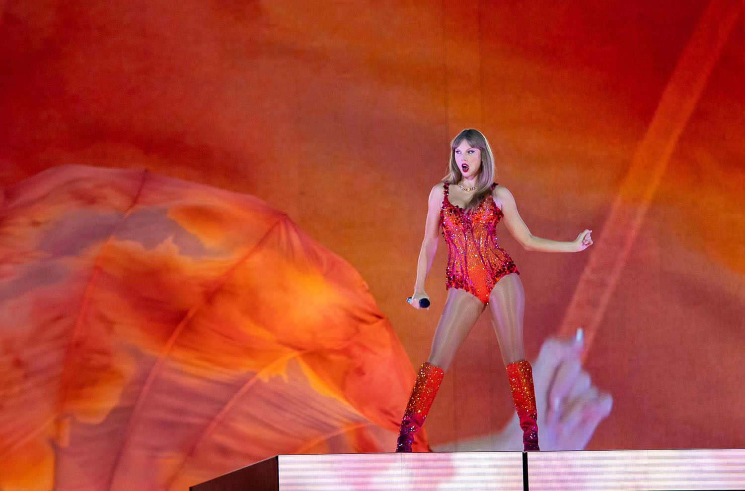 Taylor Swift: What’s Orange?