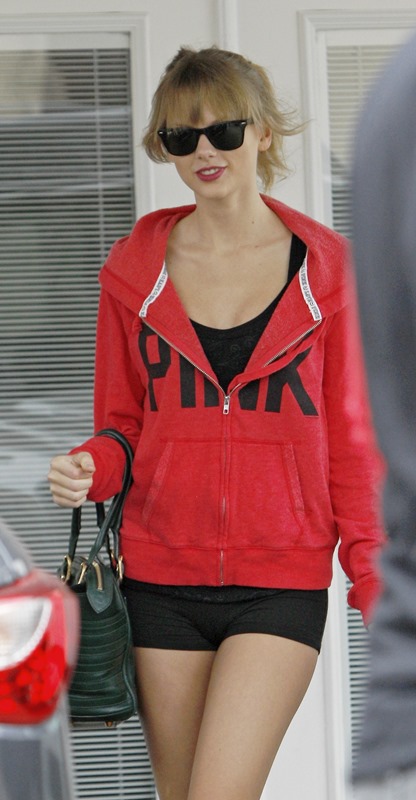 Taylor Swift & Alexander Skarsgard