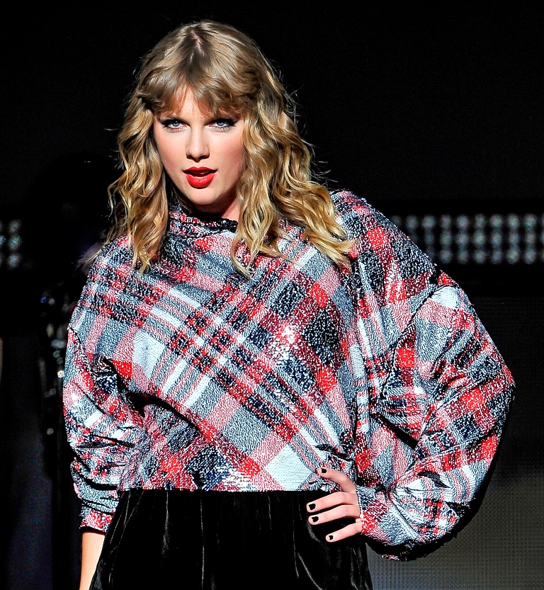 Taylor & Joe go hiking