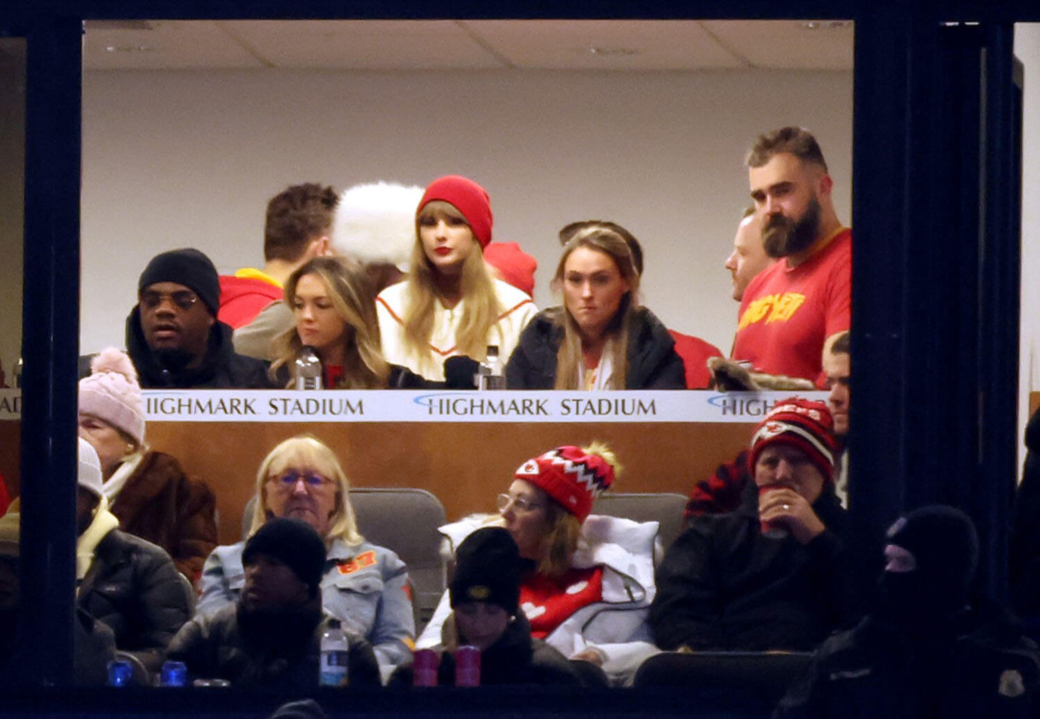 Weekly TNT: Hand Hearts and Shirts Off