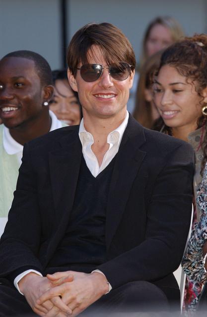 Travolta spacey, Tom swarmed