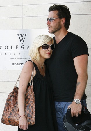 Ugly Junior kissy face