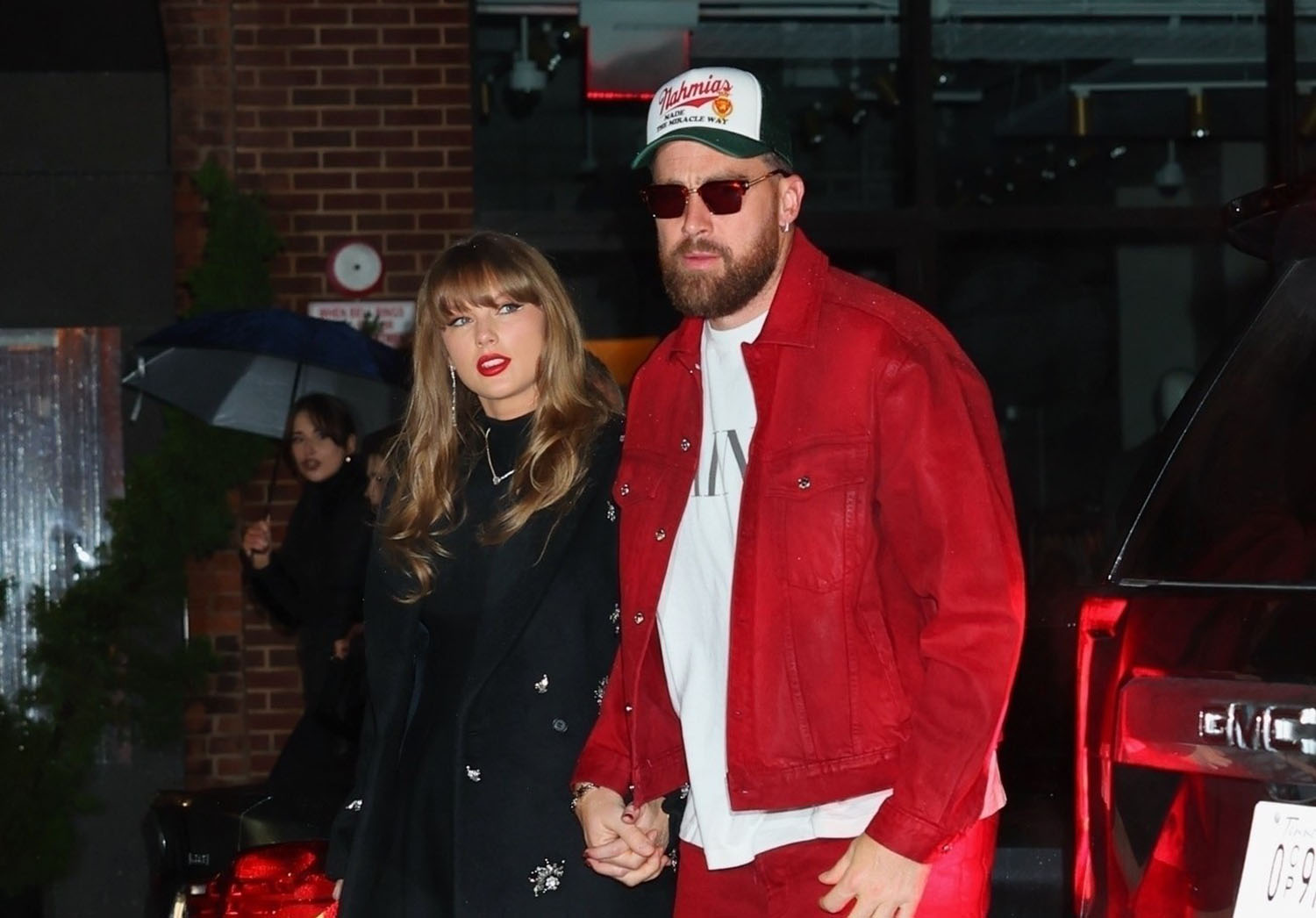 Travis Kelce: Wedding Expert