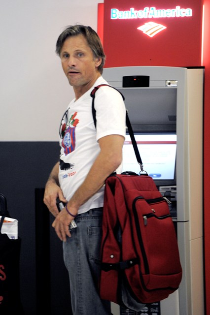 Hot Viggo at the airport