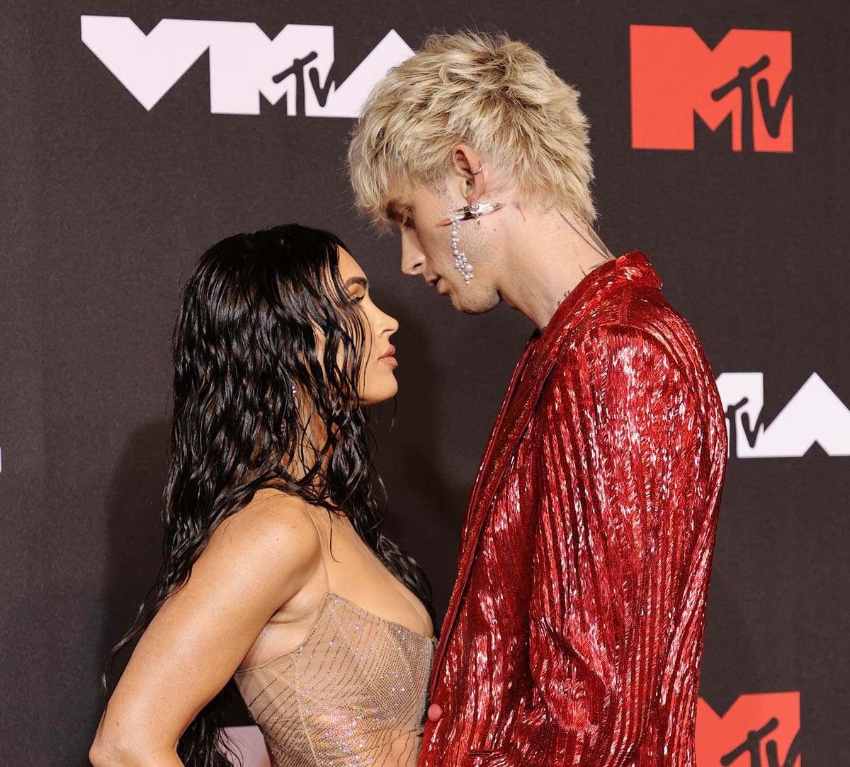 Fighting and Making out at the VMAs