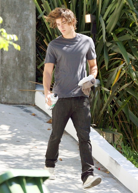 LipGloss grows Vampire hair