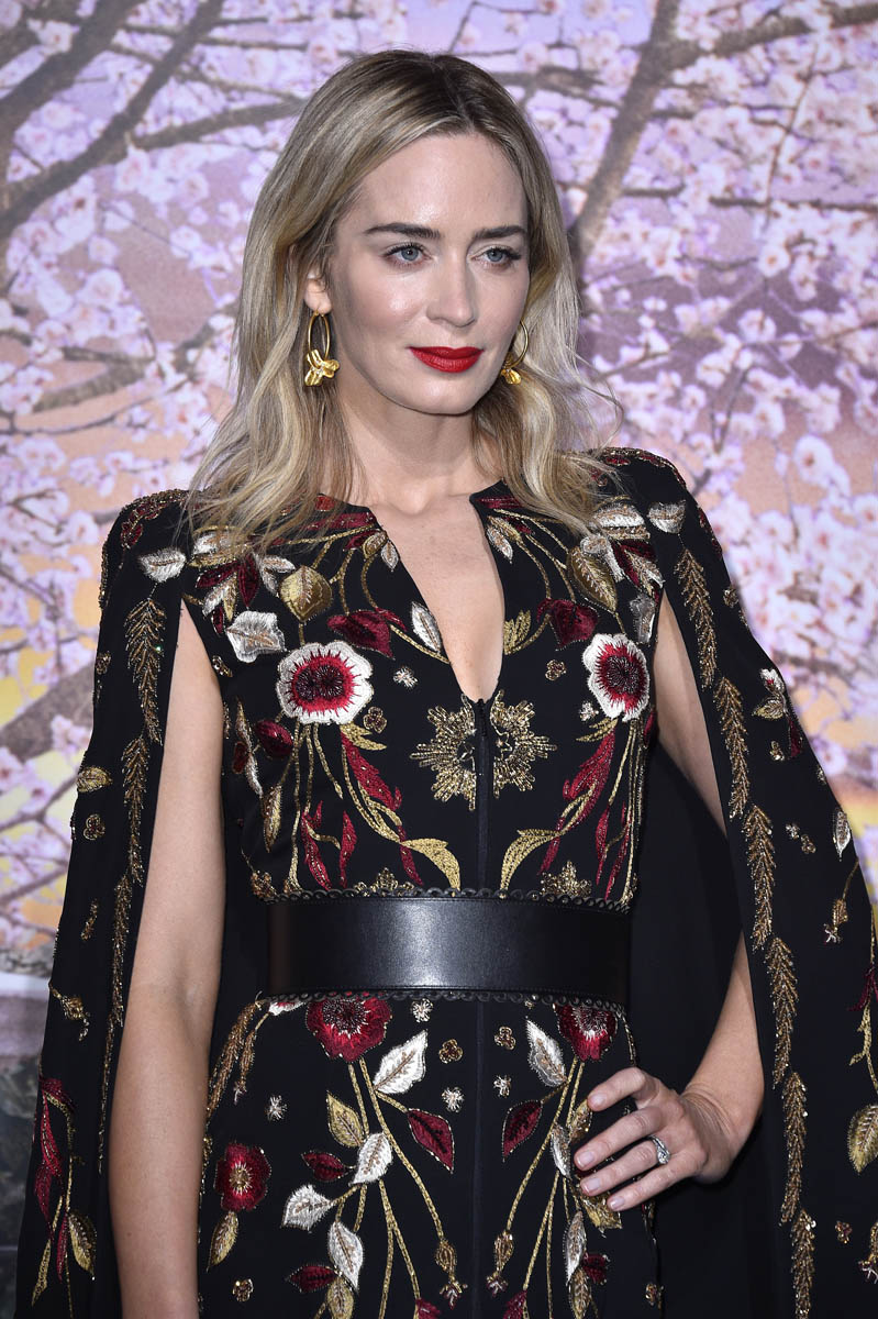 Carpets & Candids: Emily’s cape in Paris