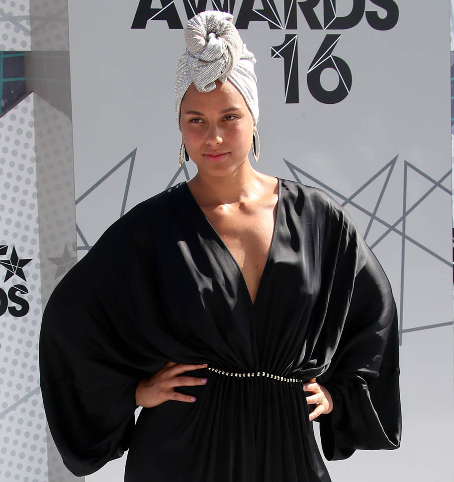 Carpets & Candids: Alicia’s no makeup BETs