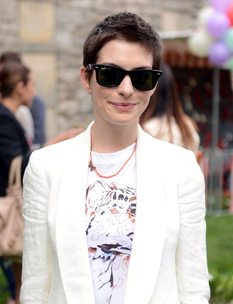 Carpets & Candids: Anne Hathaway’s white blazer