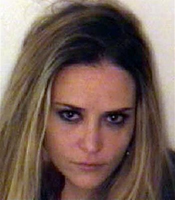 Sasha Answers: My pregnant BFF still smokes