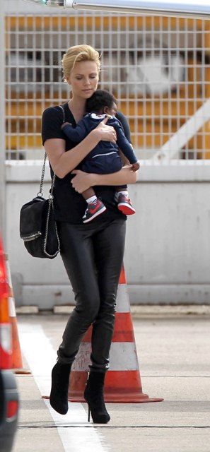 Carpets & Candids: Charlize’s baby bag