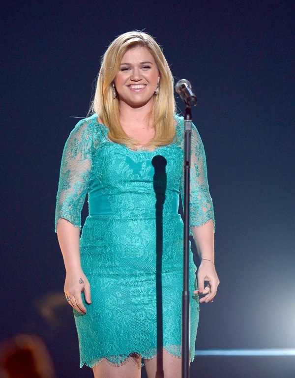 Carpets & Candids: Kelly’s unfortunate dress