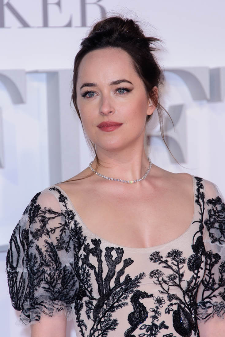 Carpets & Candids: Dakota’s updo