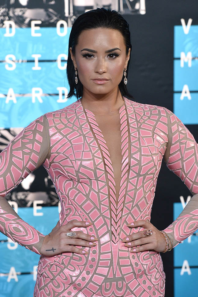 Carpets & Candids: Demi Lovato's wet hair and blush dress
