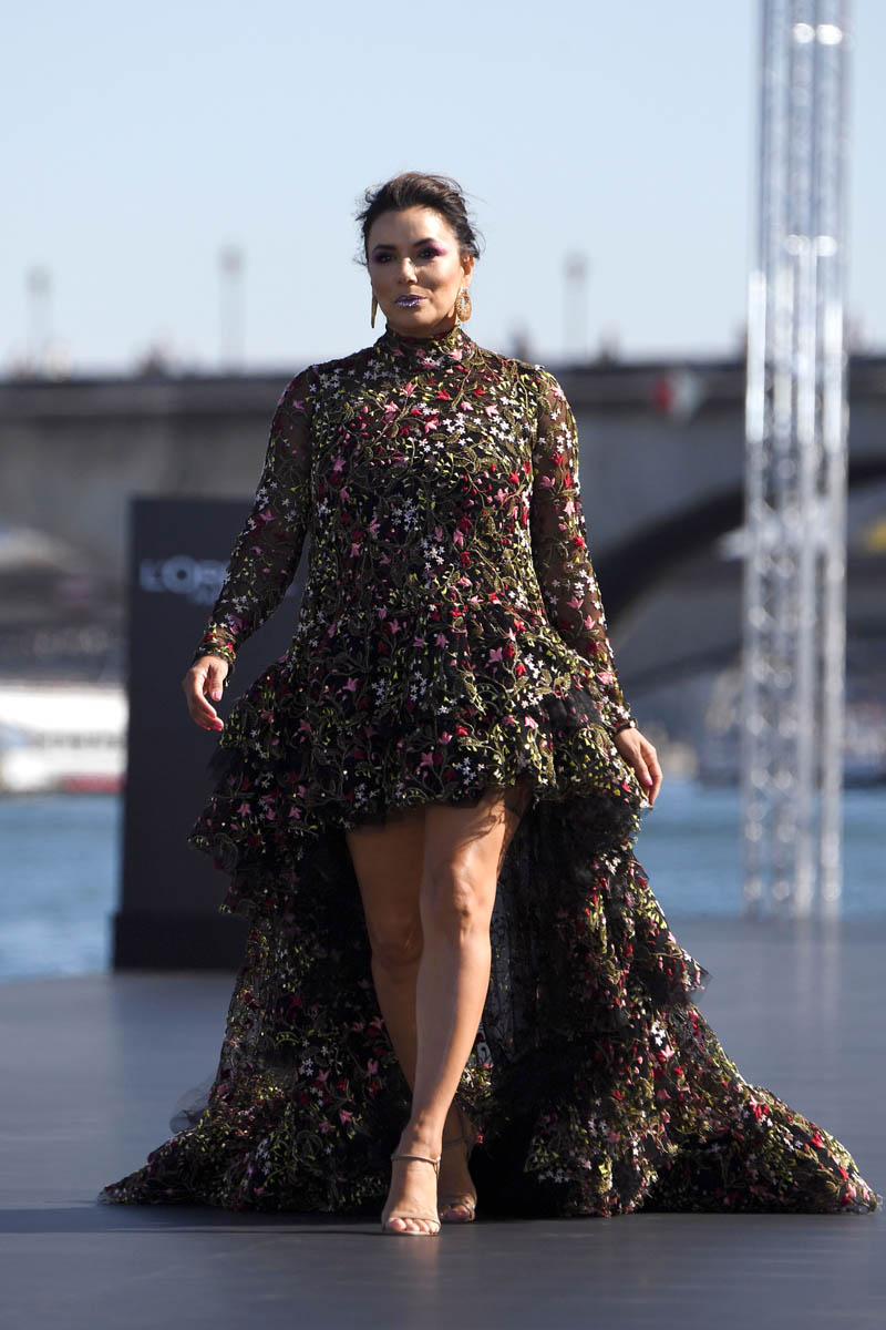 Carpets & Candids: Eva in that amazing dress