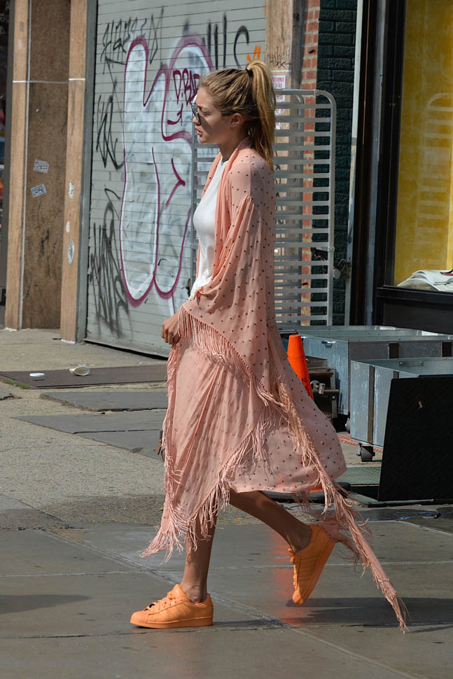 Carpets & Candids: Gigi’s orange kicks