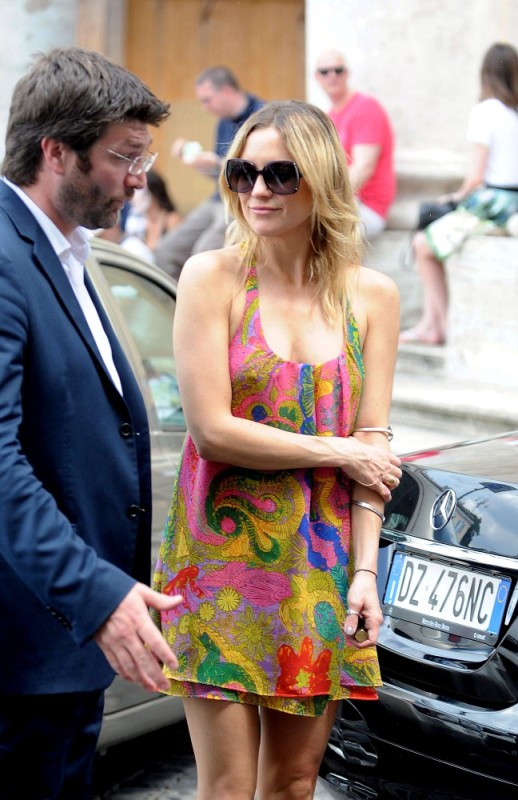 Carpets & Candids: Kate’s short printed summer halter