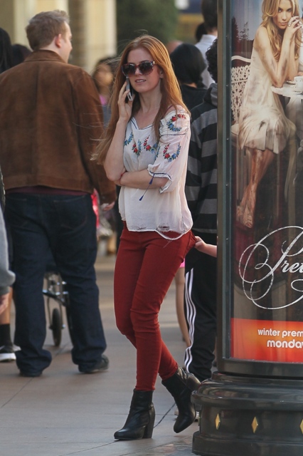 Red Jeans: Isla Fisher edition