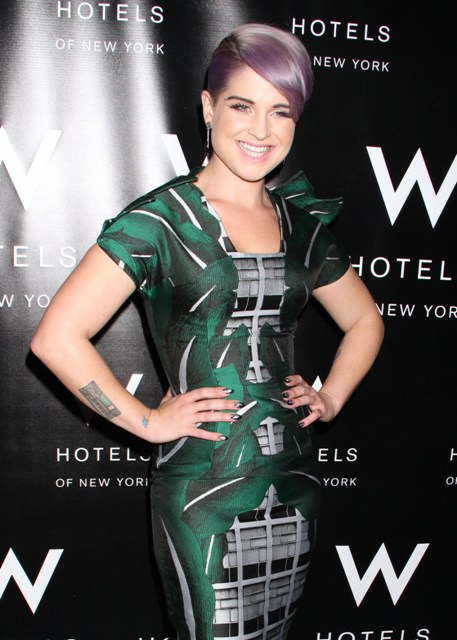 Carpets & Candids: Kelly’s great dress