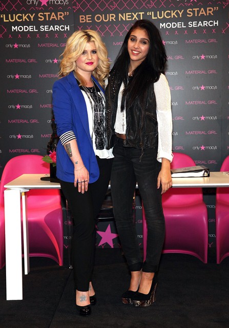 Carpets & Candids: Lourdes and her skinny jeans