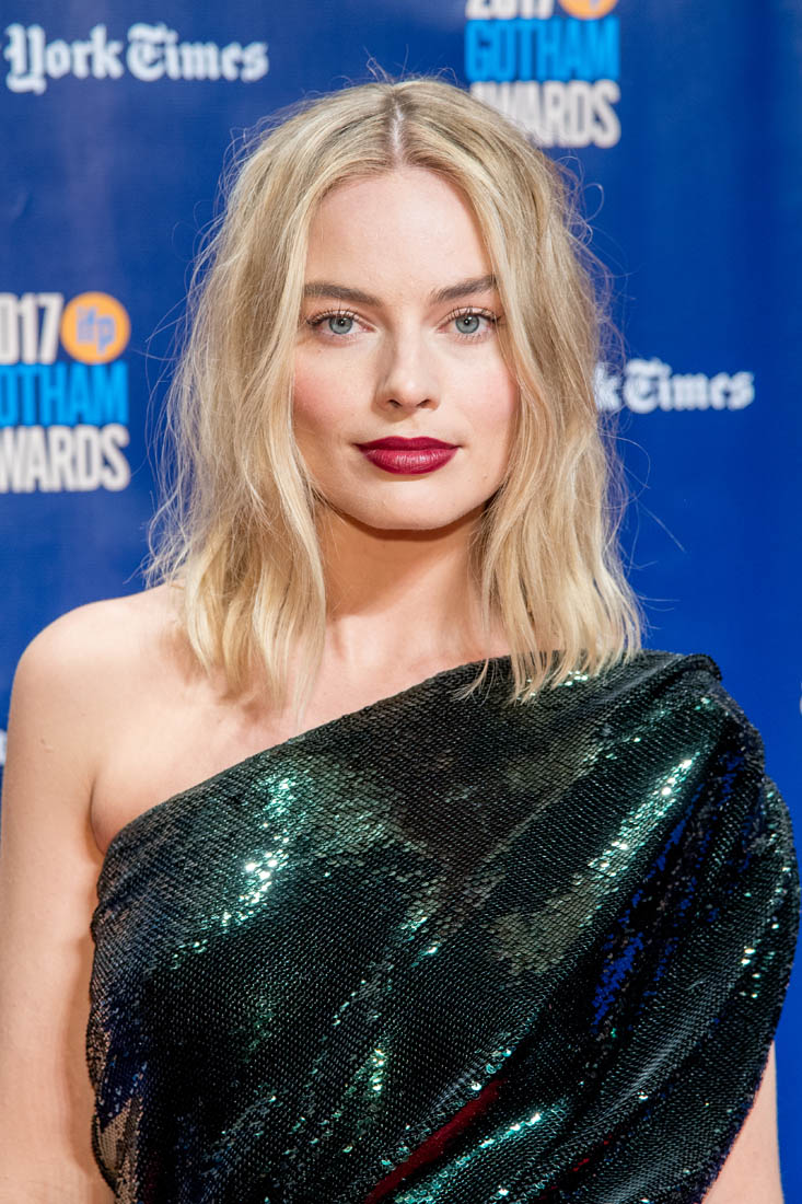 Carpets & Candids: Margot’s dark green sequins